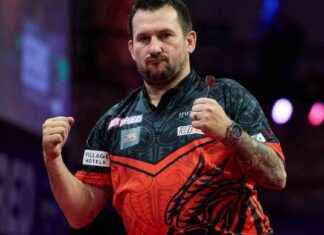 Jonny Clayton gewinnt gegen Ross Smith im World Grand Prix 2024 news-10102024-043154