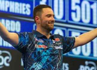Luke Humphries gewinnt im Halbfinale des World Grand Prix gegen Jonny Clayton. news-12102024-055004