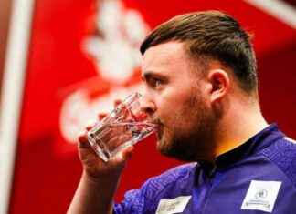Luke Littler besiegt Andrew Gilding bei Darts-Turnier in Deutschland news-26102024-035826