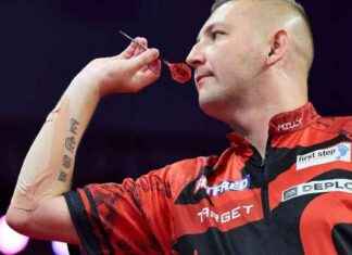 Nathan Aspinall überwindet Dartitis: Eine bewegende Geschichte voller Emotionen news-27112024-180414