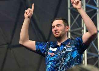 Luke Humphries triumphiert über Nathan Aspinall in spannendem Duell, während Stephen Bunting Chris Dobey mit einem Durchschnitt von 111 schlägt. luke-humphries-triumphiert-ber-nathan-aspinall-in-spannendem-duell-whrend-stephen-bunting-chris-dobey-mit-einem-durchschnitt-von-111-schlgt