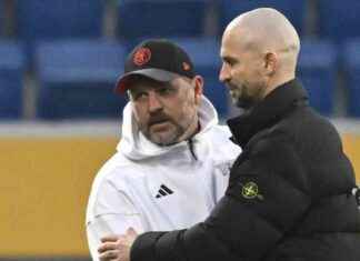 Bundesliga-Trainer nutzt Sexspielzeug bei Krisen-Ansprache in Kabine bundesliga-trainer-nutzt-sexspielzeug-bei-krisen-ansprache-in-kabine